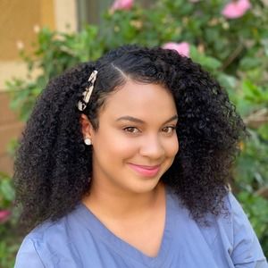 Meet your Posher, Kayla